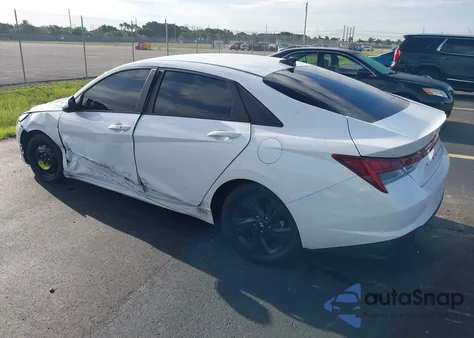 2021 Hyundai Elantra Hybrid Blue z USA, uszkodzony, nr VIN KMHLM4AJ6MU008632